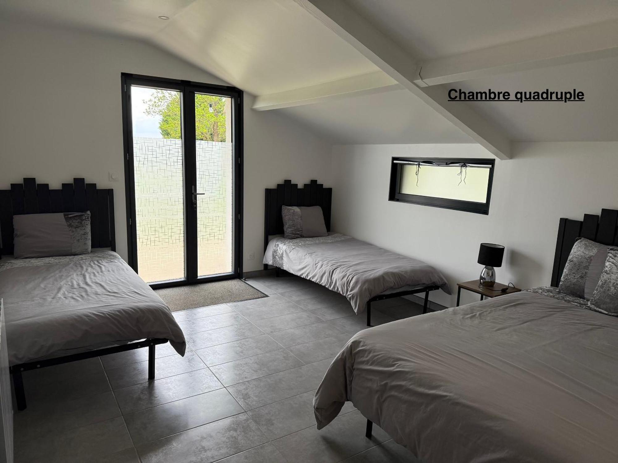 查米尔公园酒店 Saint-Étienne-sur-Reyssouze 外观 照片
